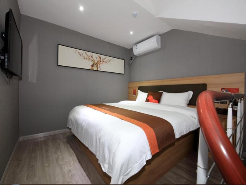 Jun Jiadingn Bao'an Highway Package Hotel *